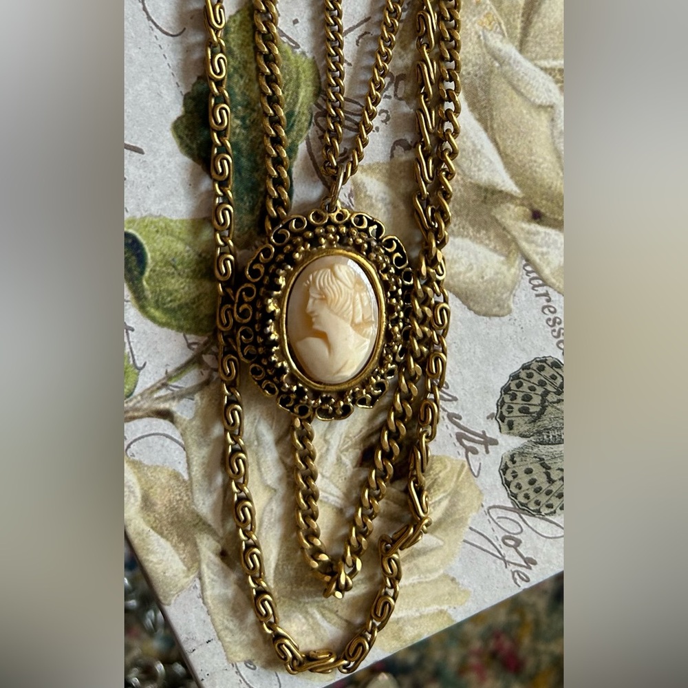 SUPERIOR VINTAGE GOLDETTE 3 strand Cameo Necklace